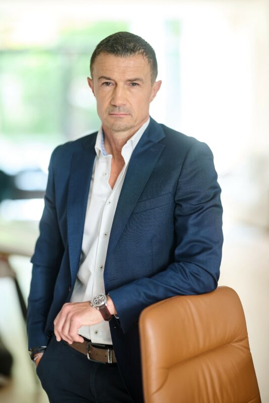 Renaud Dehareng, pdg curium group